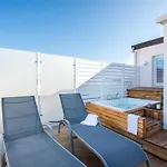 Vista sulle Cupole, terrazza e vasca idromassaggio by Wonderful Italy